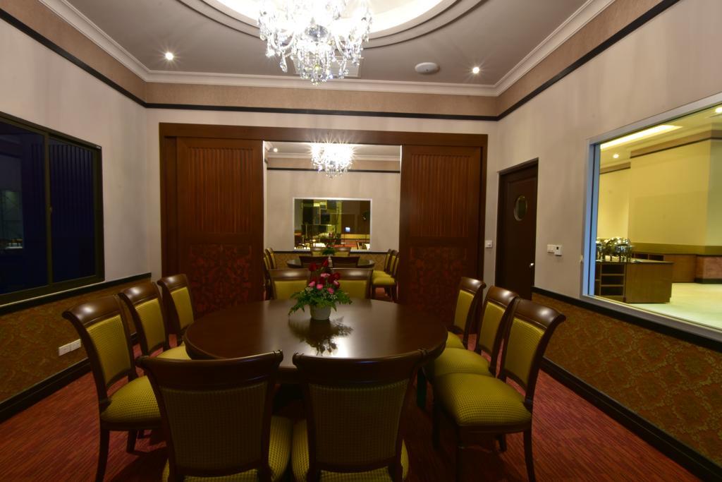 Siam Oriental Hotel Хат Яй Екстериор снимка